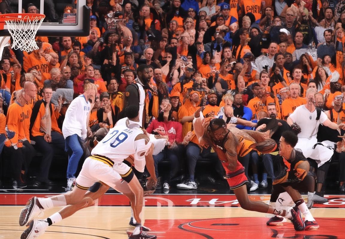 2017NBA东决：詹姆斯致命三分绝杀，骑士险胜猛龙晋级